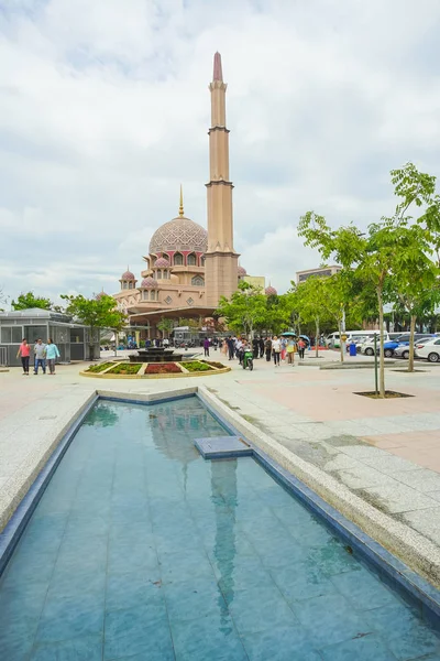 Putra Camii Kuala Lumpur 'daki ünlü Pembe Cami.. — Stok fotoğraf