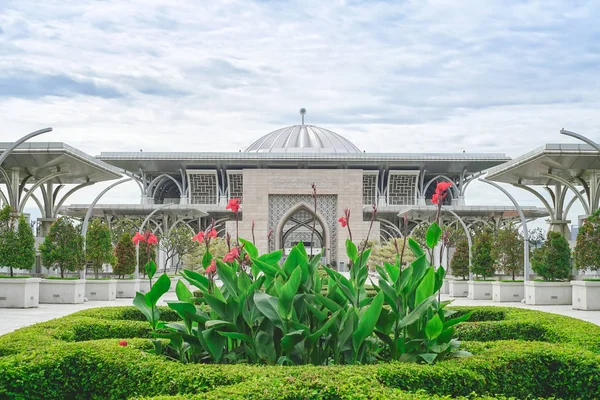 Mezquita de Hierro llamada Masjid Tuanku Mizan Zainal Abidin . — Foto de Stock