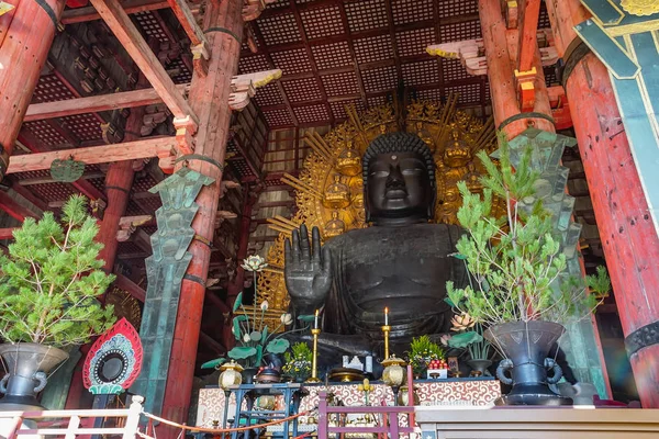 The big Buddha enshrined in Todaiji Temple. — Stock Photo, Image