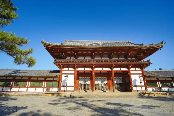Όμορφη σκηνή της δεύτερης ξύλινης πύλης του ναού Todaiji. — Φωτογραφία Αρχείου