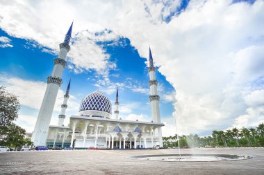 Güzel Mescidi Sultan Salahuddin Abdul Aziz Şah.