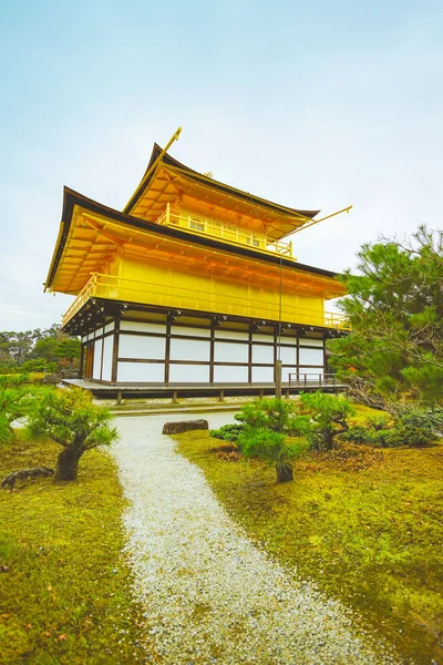 Το περίφημο Golden Pavilion στο ναό Kinkakuji. — Φωτογραφία Αρχείου