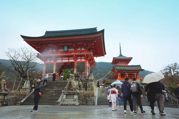 Krásná scéna v chrámu Kiyomizu-dera — Stock fotografie