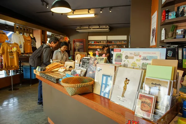 Besuch im thailändischen Filmmuseum in Nakhon pathom. — Stockfoto