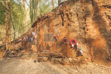 Kanchanaburi, Tayland 'daki Hellfire Geçidi Anıtı' nı ziyaret etmiş..