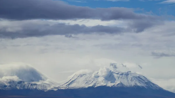 Vista Los Volcanes Andinos Cubiertos Por Nubes Desierto Atacama Chile — Foto de Stock
