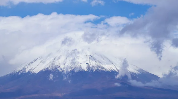 Vista Del Volcán Licancabur Cubierto Nubes Desierto Atacama Chile —  Fotos de Stock