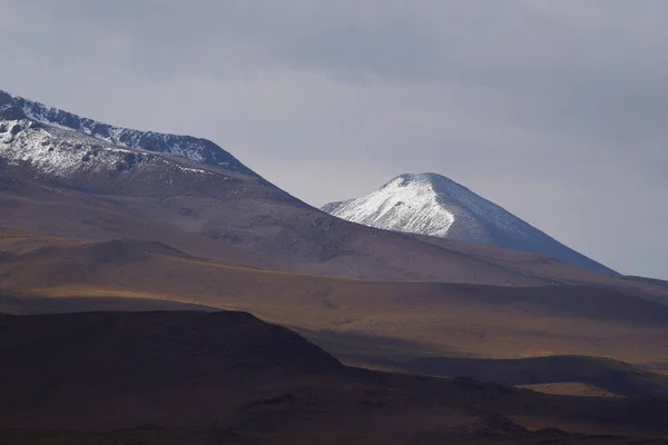 라구나 볼리비아의 지대에 눈덮인 안데스산맥의 볼리비아 — 스톡 사진