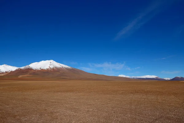 Paesaggio Del Deserto Siloli Vulcani Innevati Paesaggi Desertici Negli Altopiani — Foto Stock