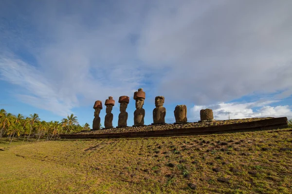 Moai Ahu Nao Nao Frente Playa Arena Blanca Anakena Isla —  Fotos de Stock