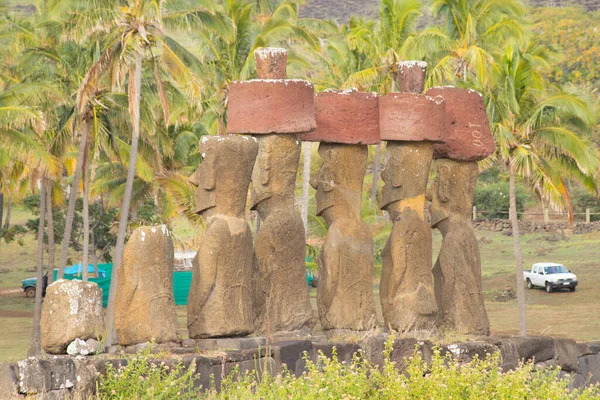 Moai Ahu Nao Nao Frente Playa Arena Blanca Anakena Isla — Foto de Stock