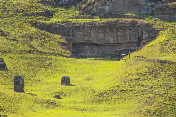 Encostas Exteriores Vulcão Rano Raraku Com Muitos Moai Rano Raraku — Fotografia de Stock