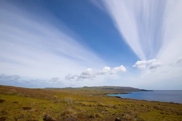 이스터 해안을 포이케 화산의 정상에서 바라보라 칠레의 이스터섬 — 스톡 사진