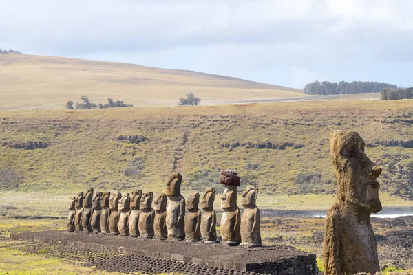 Moai Moais Ahu Tongariki Fondo Costa Sur Isla Pascua Chile —  Fotos de Stock