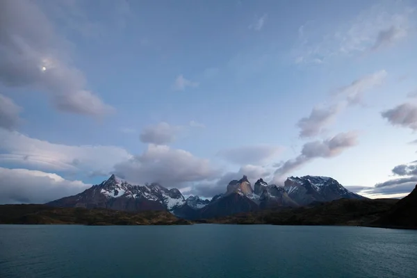 Primera Luz Del Amanecer Paisaje Las Montañas Torres Del Paine —  Fotos de Stock