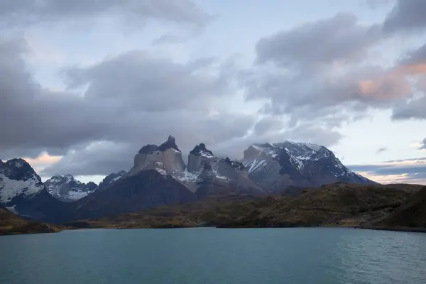 Hajnal Első Fénye Torres Del Paine Hegység Táján Ősszel Torres — Stock Fotó