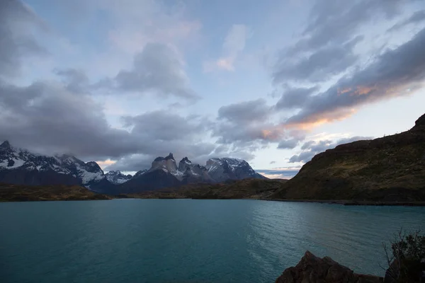 Primera Luz Del Amanecer Paisaje Las Montañas Torres Del Paine —  Fotos de Stock