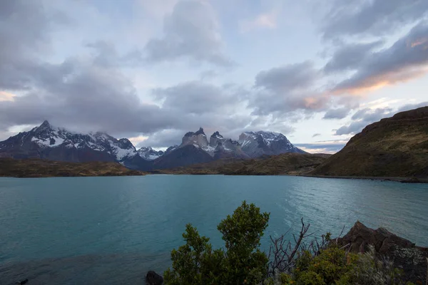 Het Eerste Ochtendlicht Het Landschap Van Torres Del Paine Herfst — Stockfoto