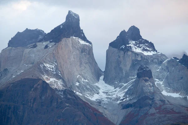 Pierwsze Światło Świtu Krajobrazie Gór Torres Del Paine Jesienią Park — Zdjęcie stockowe