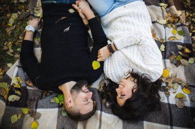 kaç aşk - bir aşk hikayesi başlıyor. 