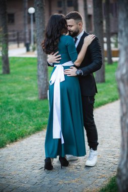 kaç aşk - bir aşk hikayesi başlıyor. 