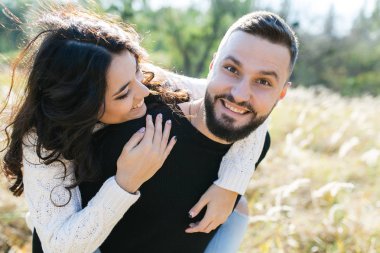 kaç aşk - bir aşk hikayesi başlıyor. 