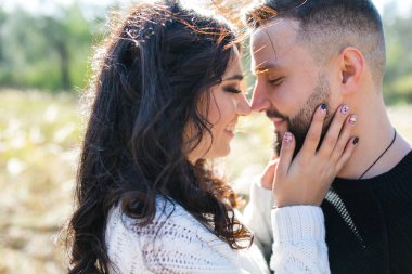 kaç aşk - bir aşk hikayesi başlıyor. 