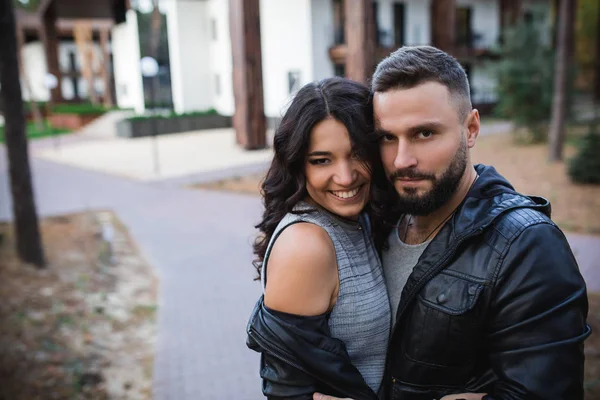 Casal apaixonado - Início de uma história de amor . — Fotografia de Stock