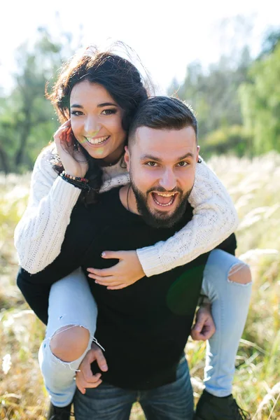 Couple amoureux - Début d'une histoire d'amour . — Photo