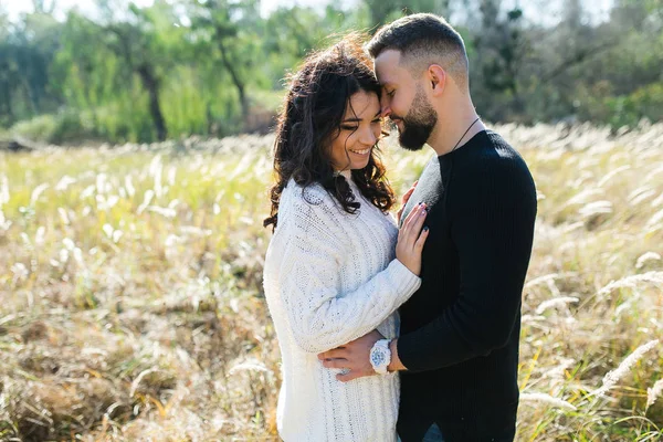 Couple amoureux - Début d'une histoire d'amour . — Photo