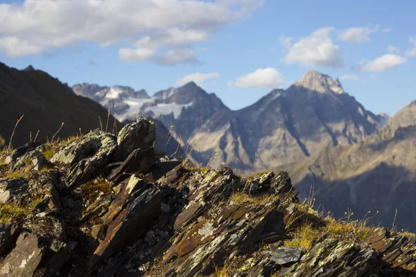 Gün batımında Corundi Gölü, Svaneti Bölgesi, Georgia