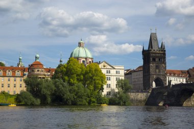 Prag 'daki Eski Şehir ve Köprüler Manzarası