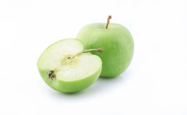 Yeşil elma, Granny Smith türü, beyaz arka planda çekilen, izole edilmiş