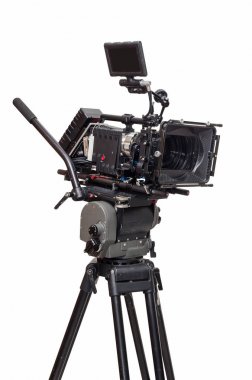 Beyaz arka plan üzerinde profesyonel sinema kamera