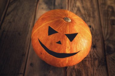 ahşap üzerine kabak helloween