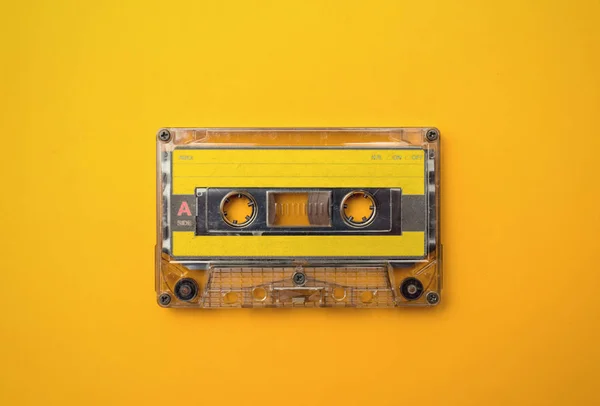 Cassete de audio sobre fondo amarillo —  Fotos de Stock