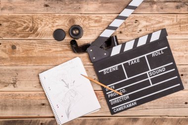 Klaket, film şeridi üzerinde ahşap