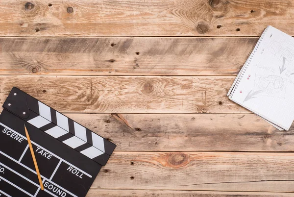 Film clapper kurulu ve film şeridi
