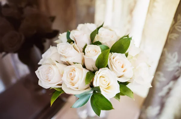 a bouquet of white roses in a vase