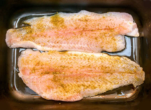 Zubereitung Eines Pangasius Auf Einem Backblech — Stockfoto