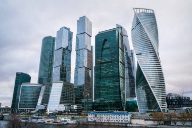 10 Kasım 2019 - Moskova Uluslararası İş Merkezi (Moskova Şehri), Rusya. Sisli sonbahar gününde iş merkezi manzarası