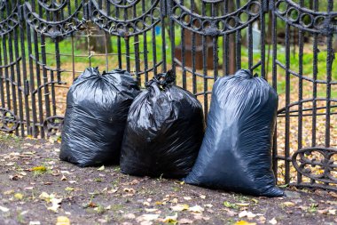 Çöp üç pakette toplanır