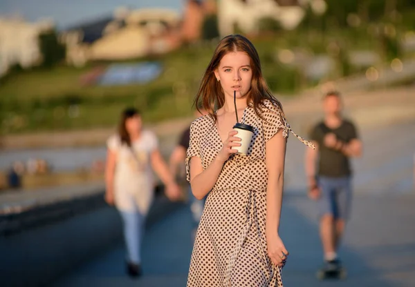 Girl Coffee Walking Promenade Sea — Stock Photo, Image