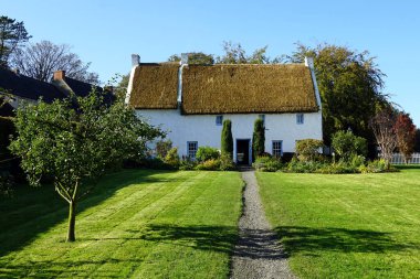 Ulster Halk Müzesi 'ndeki Eski Papaz Evi ve Bahçesi. Cultra, County Down, Kuzey İrlanda 16.10.2019