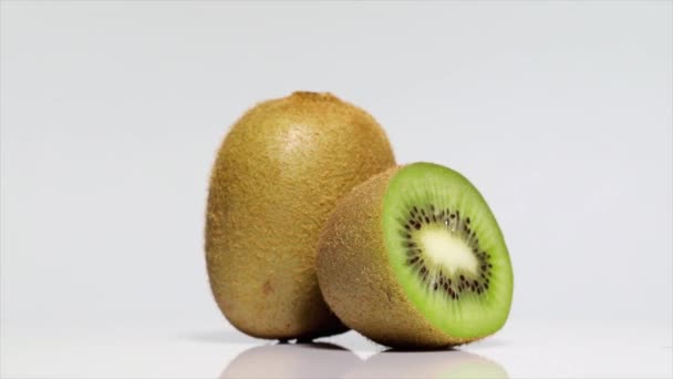 Organic Kiwi Shadow White Table Rotation 360 Degrees White Background — Stock Video