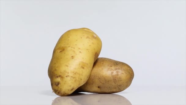 Batata Com Sombra Uma Mesa Branca Rotação 360 Graus Fundo — Vídeo de Stock