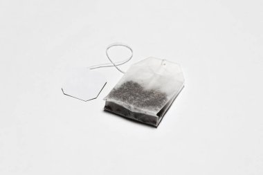 Tea Bag Mockup 'ın beyaz arkaplanda izole edilmiş hali. Tek kullanımlık çay poşeti. Yüksek çözünürlüklü fotoğraf..