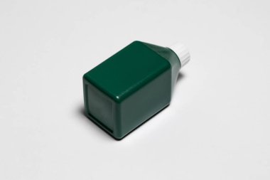 Tıbbi Kare Plastik Şablon, beyaz arka planda model şablonu. Paket hapları için plastik kutu. Yüksek çözünürlüklü fotoğraf..