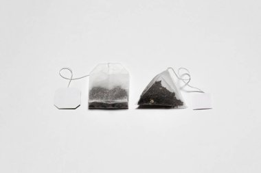 Tea Bag Mockup 'ın beyaz arkaplanda izole edilmiş hali. Tek kullanımlık çay poşeti. Yüksek çözünürlüklü fotoğraf..