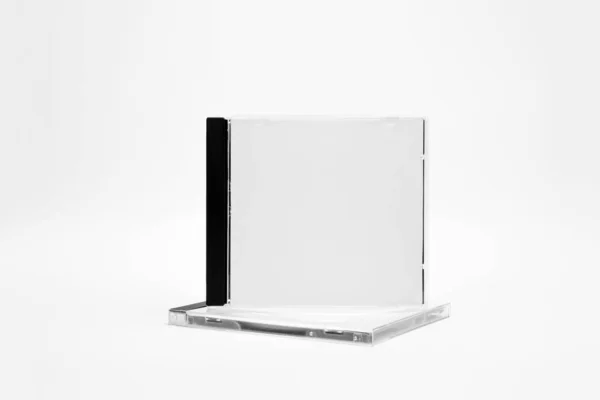 Закройте Компактный Пластиковый Дисковый Ящик Белой Изолированной Повязкой Фирменного Дизайна — стоковое фото